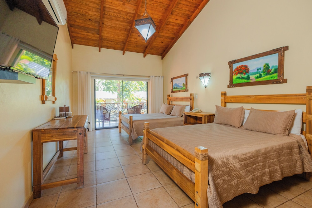 Deluxe Room, Garden View