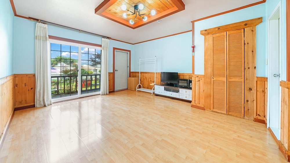 Basic Room, 1 Bedroom (pansy) - Photo 1