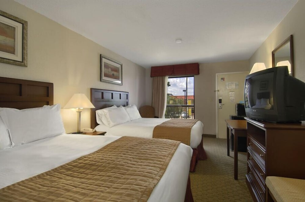 Standard Room, 2 Queen Beds photo 2