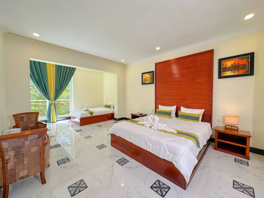 Family Twin Room, 2 Bedrooms, Pool View photo 2
