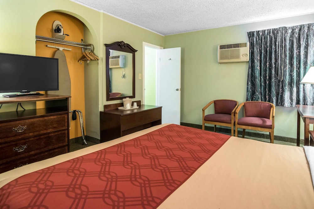 Standard Room, 1 Queen Bed, Non Smoking - Photo 2
