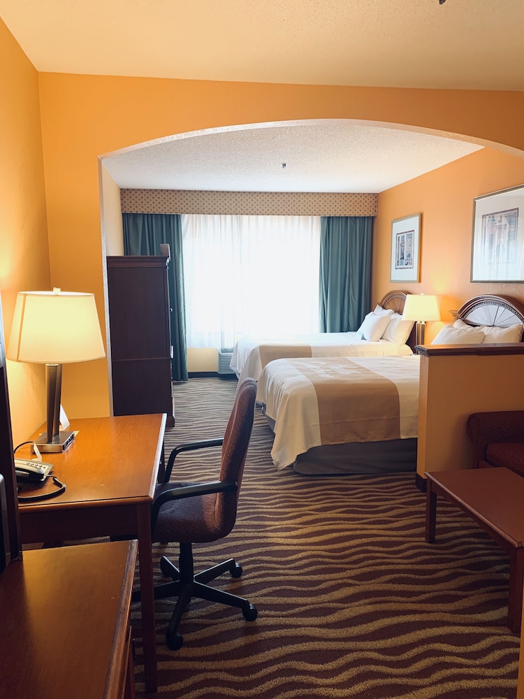Suite, 2 Queen Beds, Non Smoking - Photo 8