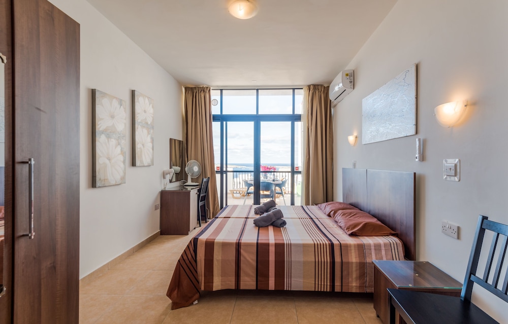 Panoramic Penthouse, 2 Bedrooms, Ocean View