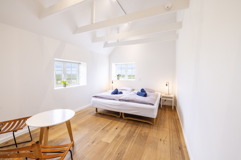 Double or Twin Room, Non Smoking, Lake View photo 1