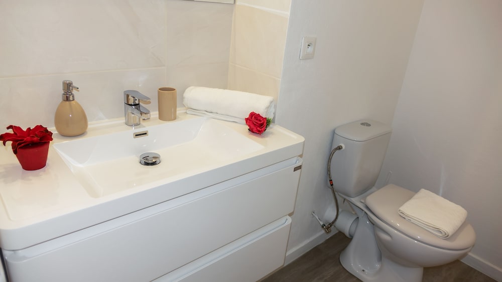 Comfort Studio, 1 King Bed, Sea View photo 3