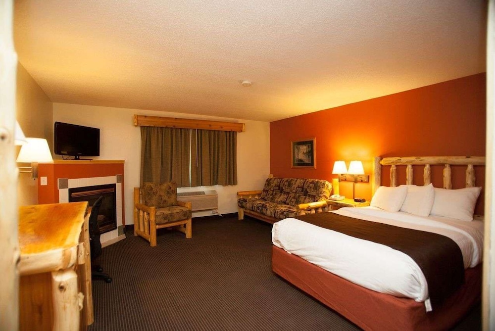 Studio Suite, 1 Queen Bed, Full Size Futon, Fireplace, Non Smoking