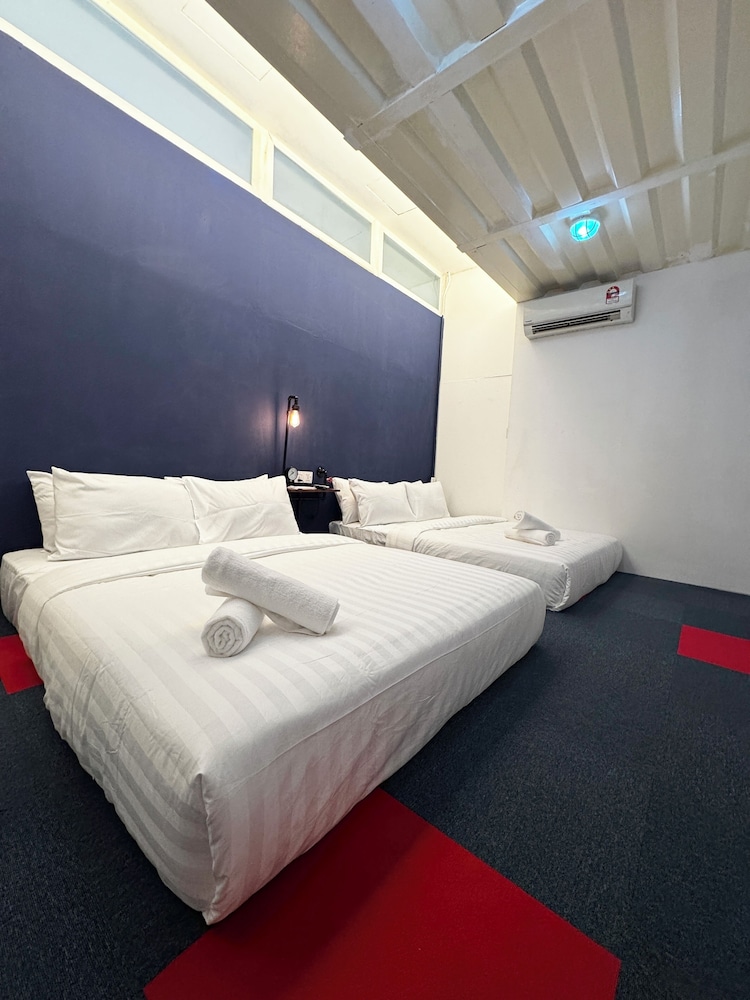 Family Room with Shared Bathroom, No Window, 2 Queen Bed, Non Smoking