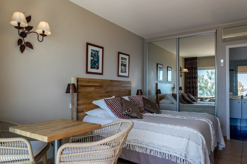 Twin Room, Balcony, Sea View photo 2