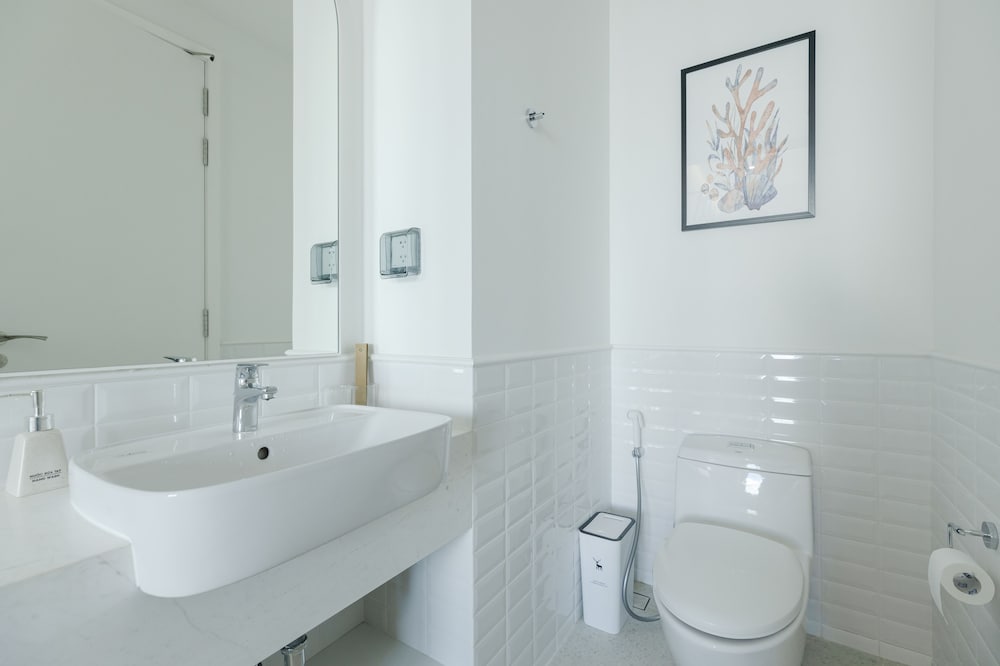 Two-Bedroom Apartment with Balcony - Photo 9