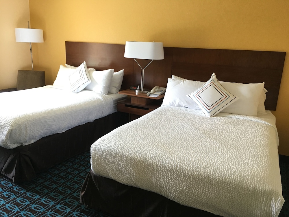 Room, 2 Queen Beds - Photo 4