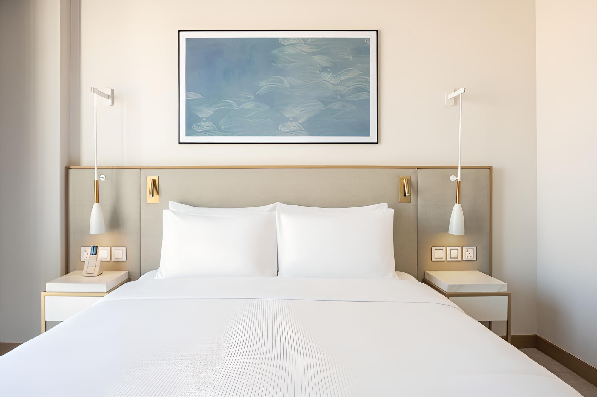 Deluxe Room, 1 King Bed, Partial Sea View - Photo 2