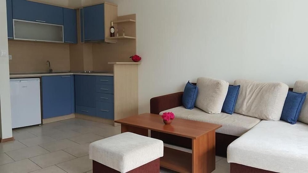 One-Bedroom Apartment (2 Adults + 2 Children) photo 3