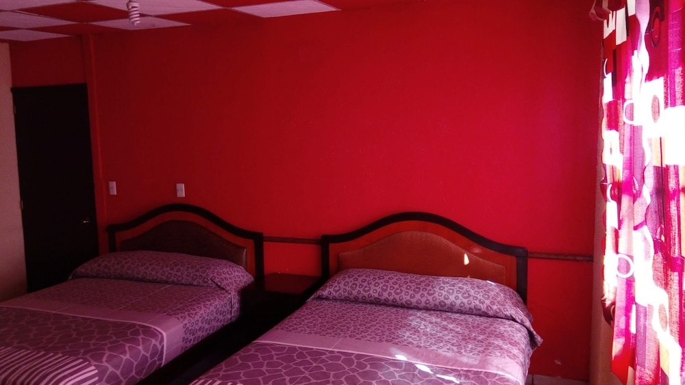 Family Room, 2 Queen Beds, Non Smoking photo 3