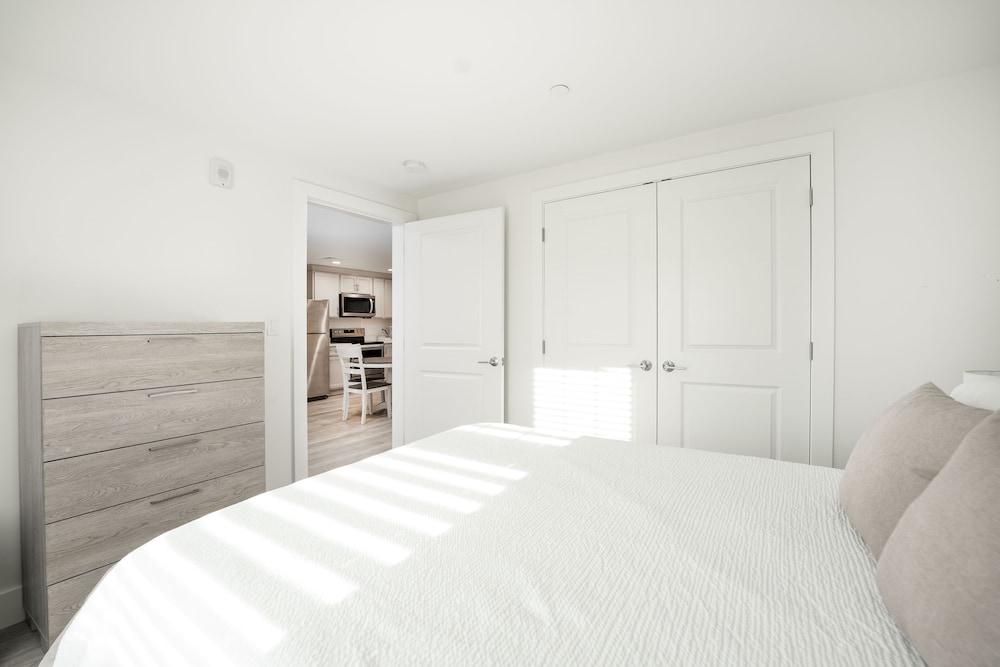 Luxury Condo, 1 Bedroom, Kitchen, City View