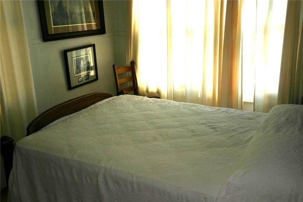 House, Multiple Beds (Brainwaves) photo 2