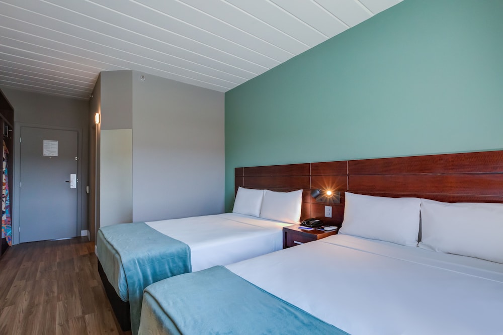 Family Room, 2 Double Beds - Photo 3