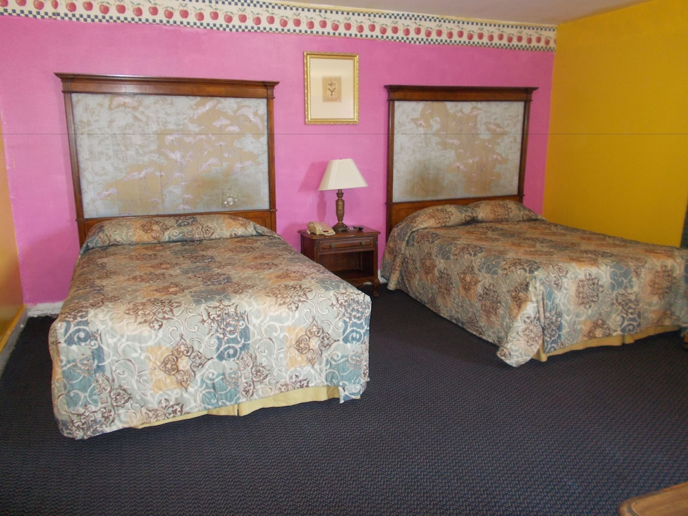 Standard Room, 2 Queen Beds, Smoking photo 3