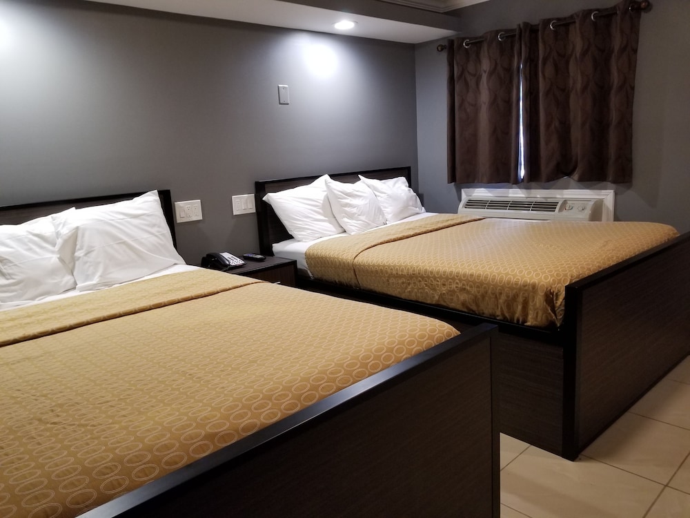 Standard Room, 2 Queen Beds photo 2