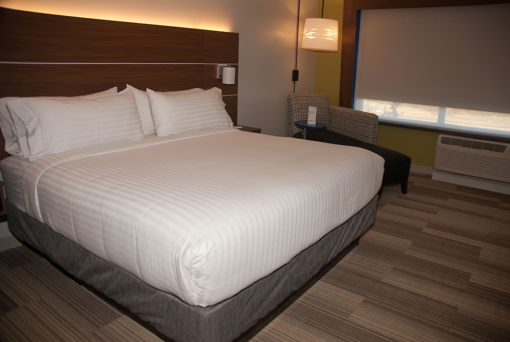 Standard Room, 1 King Bed photo 1