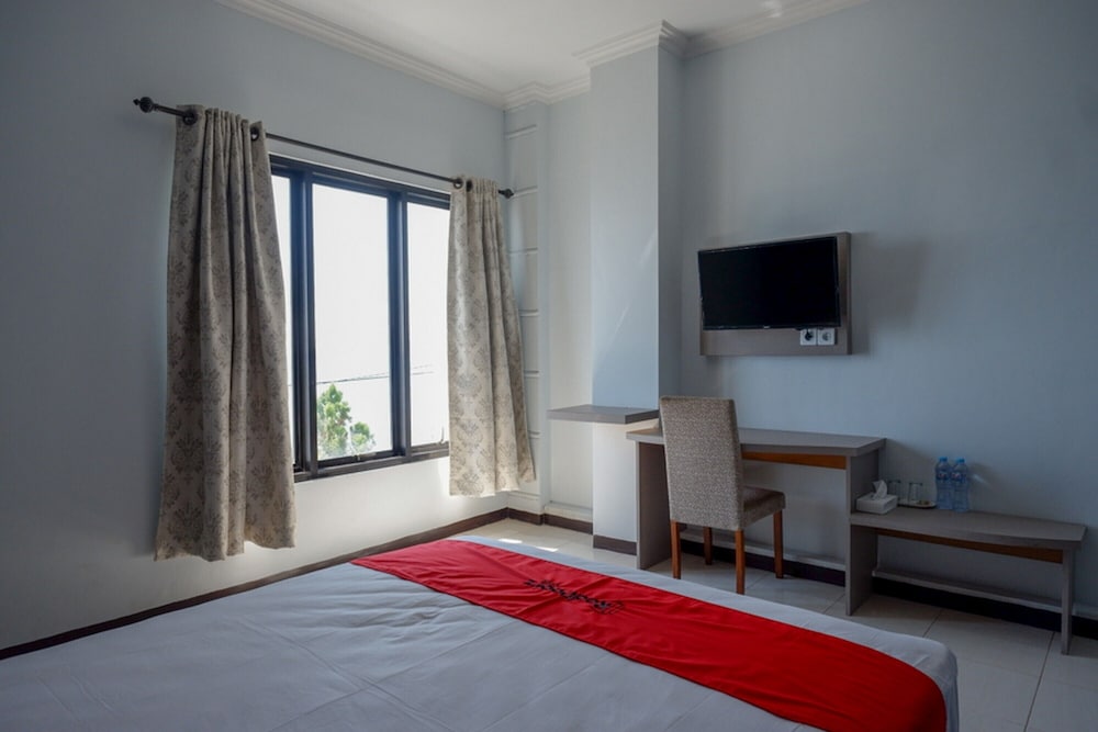 Premium Room (RedDoorz) - Photo 6