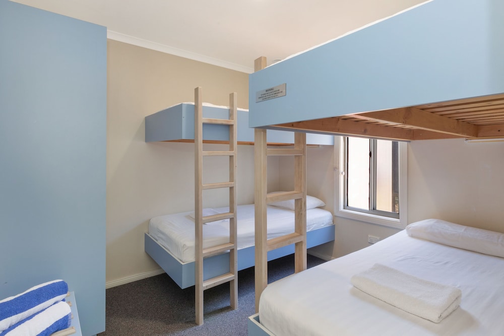 Deluxe Cabin - Sleeps 6 photo 2