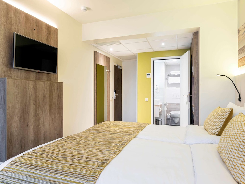 Superior Room, 2 Twin Beds, City View - Photo 2