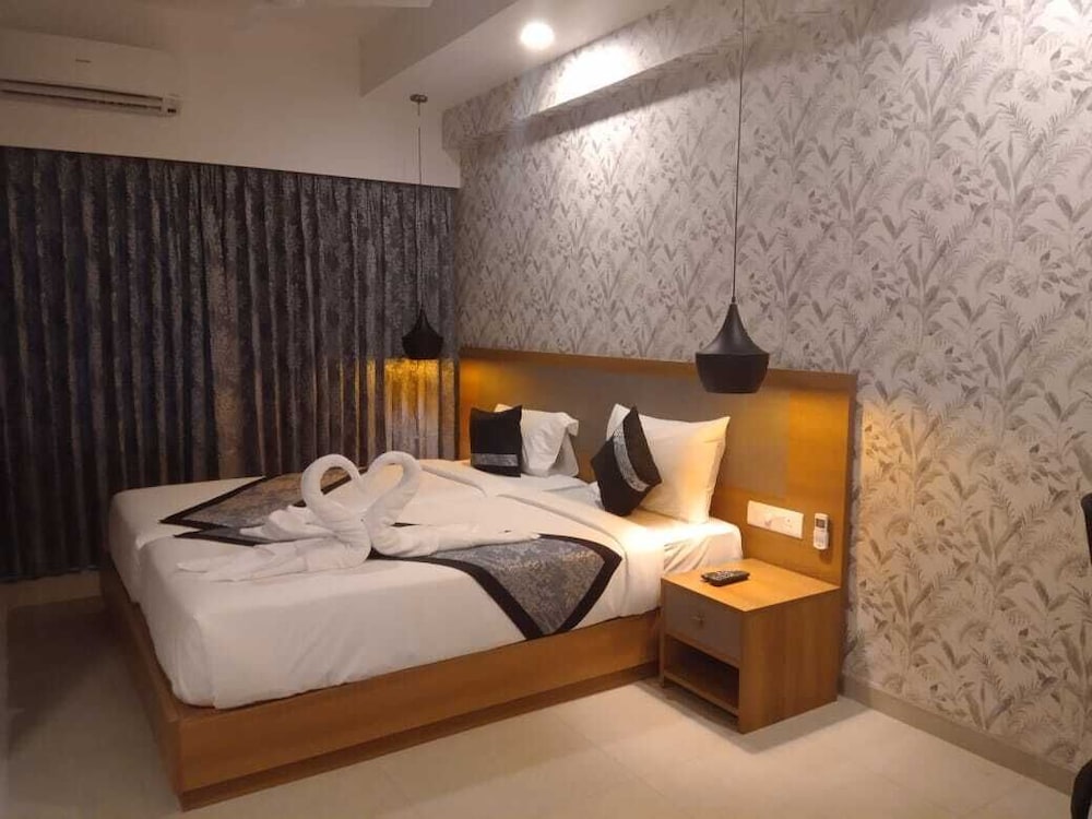 Deluxe Room - Photo 6