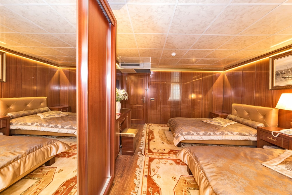 Superior Twin Room, 2 Twin Beds photo 3
