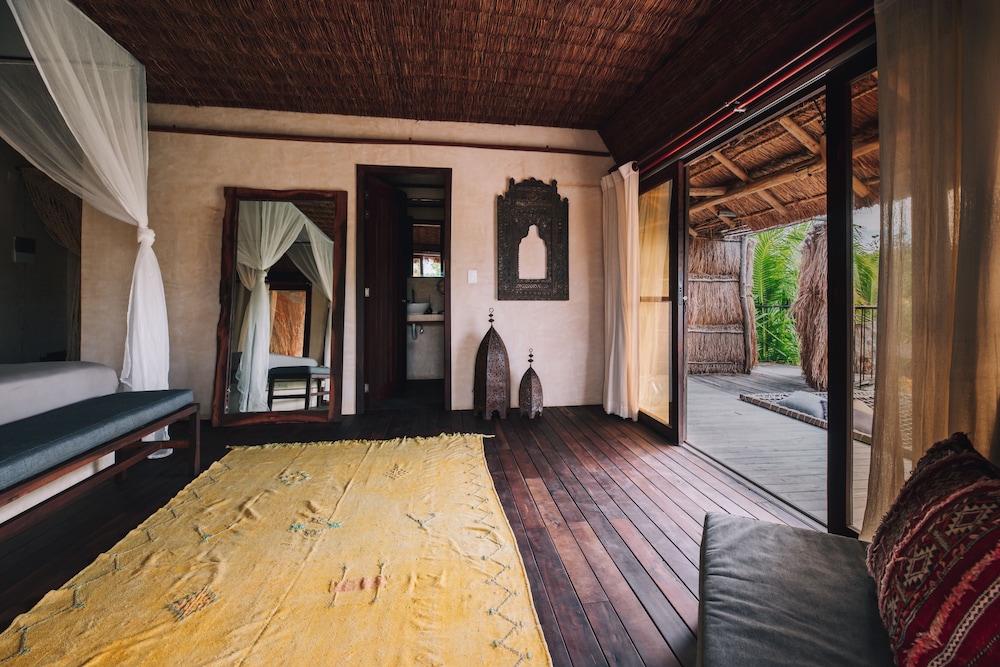 Junior Suite, Pool View - Photo 2