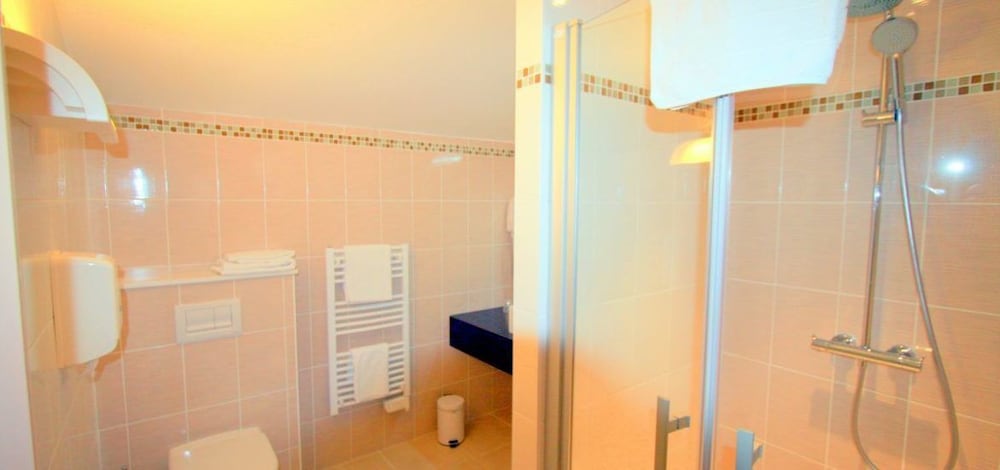 Comfort Double or Twin Room - Photo 9