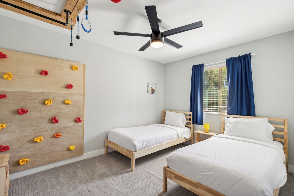 House, Multiple Beds, Pool Access, Pool View (Red Mountain Retreat) photo 3