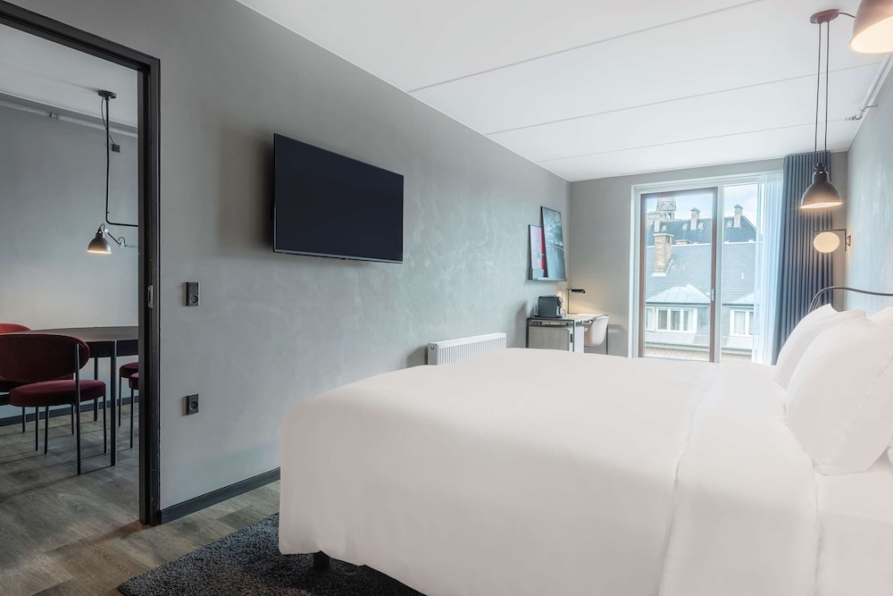 City Suite, City View