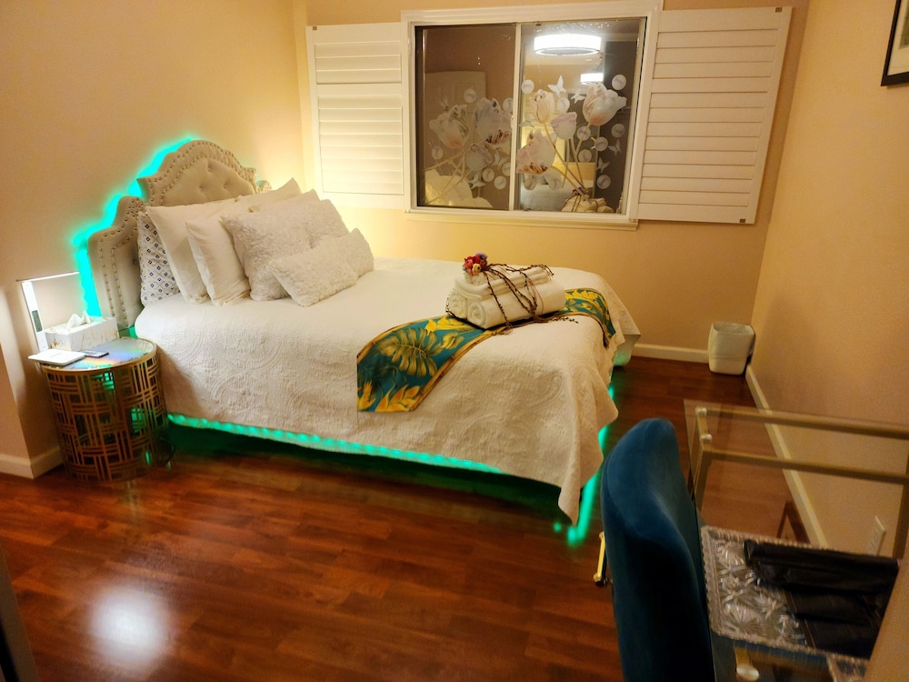 Private Queen Room