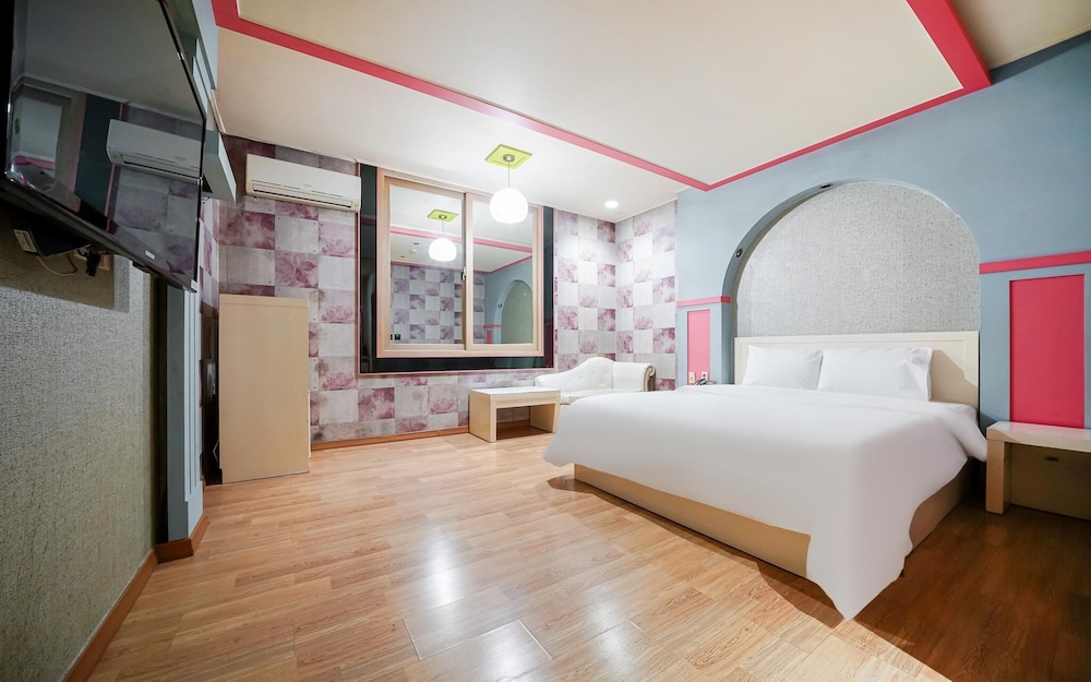Room (Standard Room) - Photo 4
