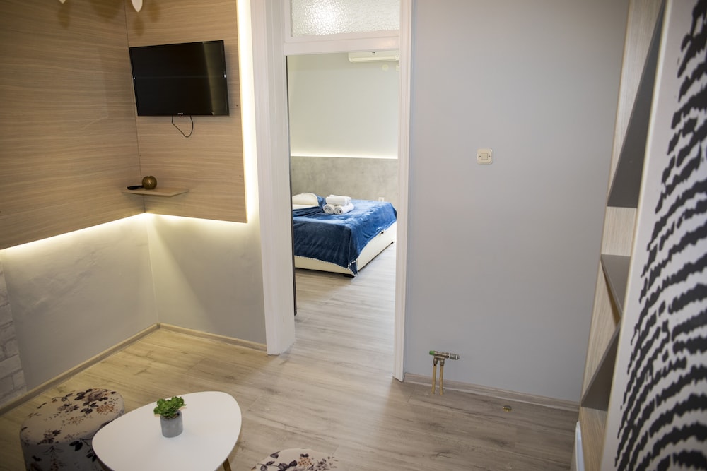 Design Studio Suite, 1 Bedroom, Kitchen, Courtyard View photo 3