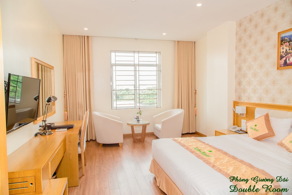 Deluxe Double Room, 1 Queen Bed, Non Smoking, City View photo 2