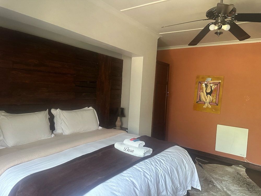 Luxury Double Room, 1 King Bed, Non Smoking, Courtyard View