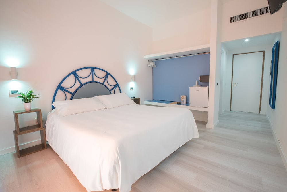 Standard Double or Twin Room, Sea View photo 1