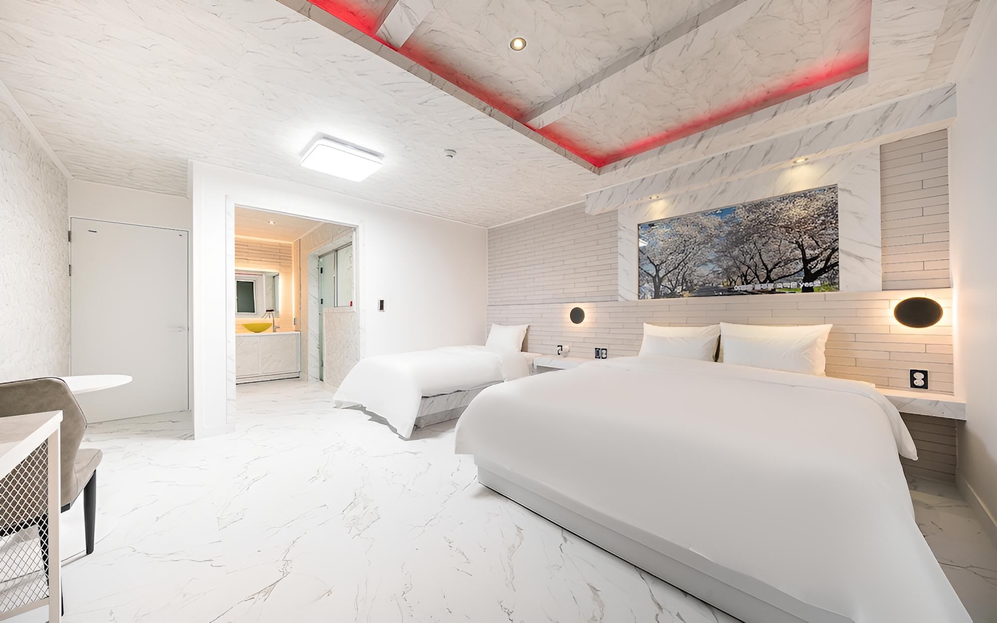 Room (Suite Family TwinStyler (for 3 people) - Photo 7