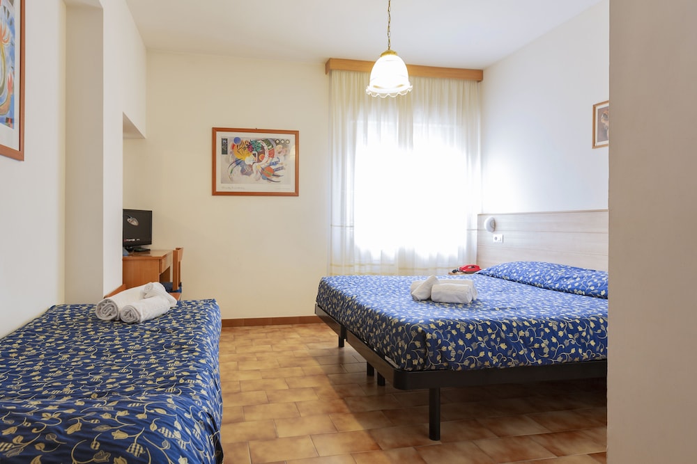 Economy Triple Room