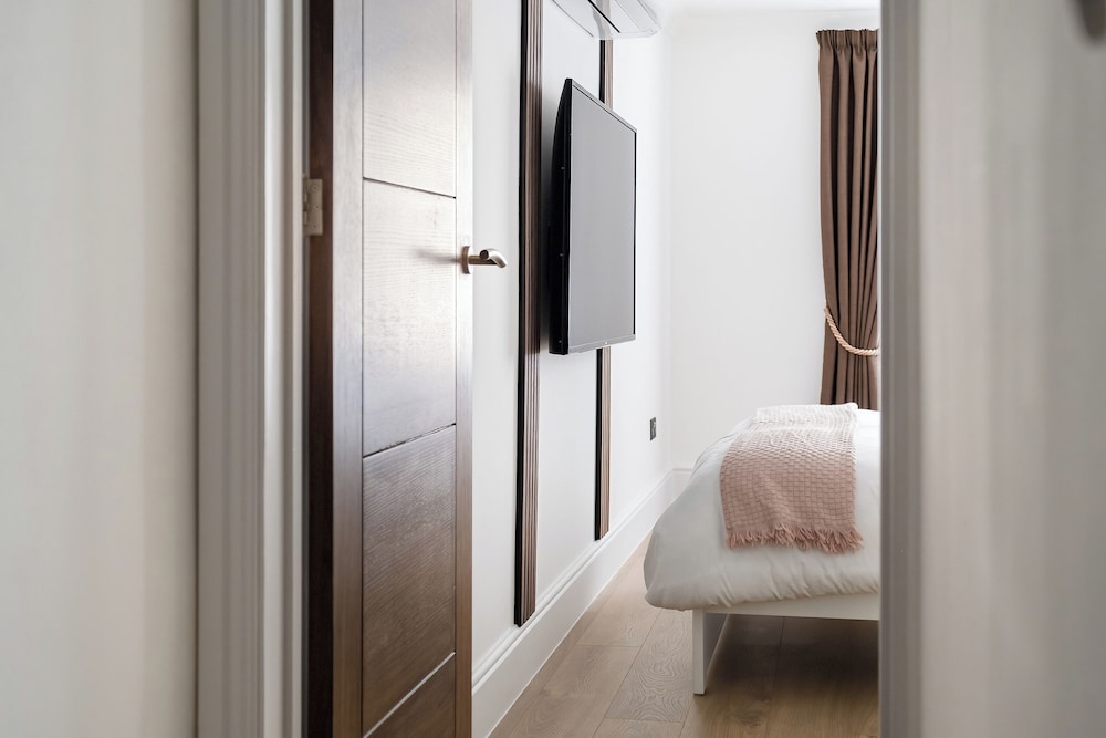 Premier Apartment, 1 Bedroom, Air conditioning photo 2