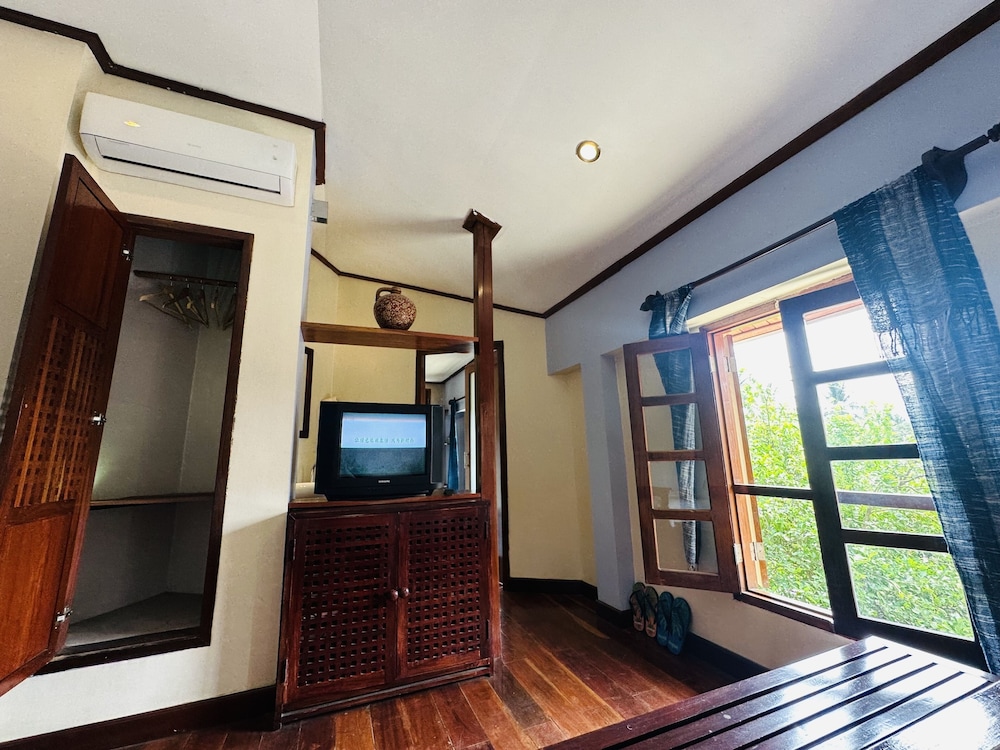 Deluxe Twin Room - Photo 11