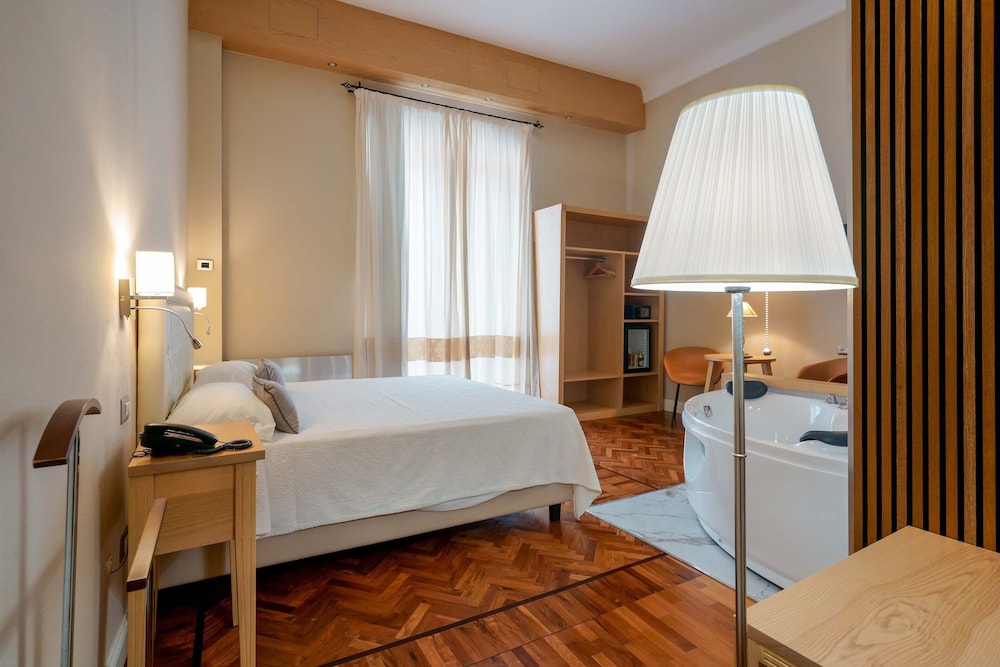 Deluxe Room with Private Spa - Photo 3
