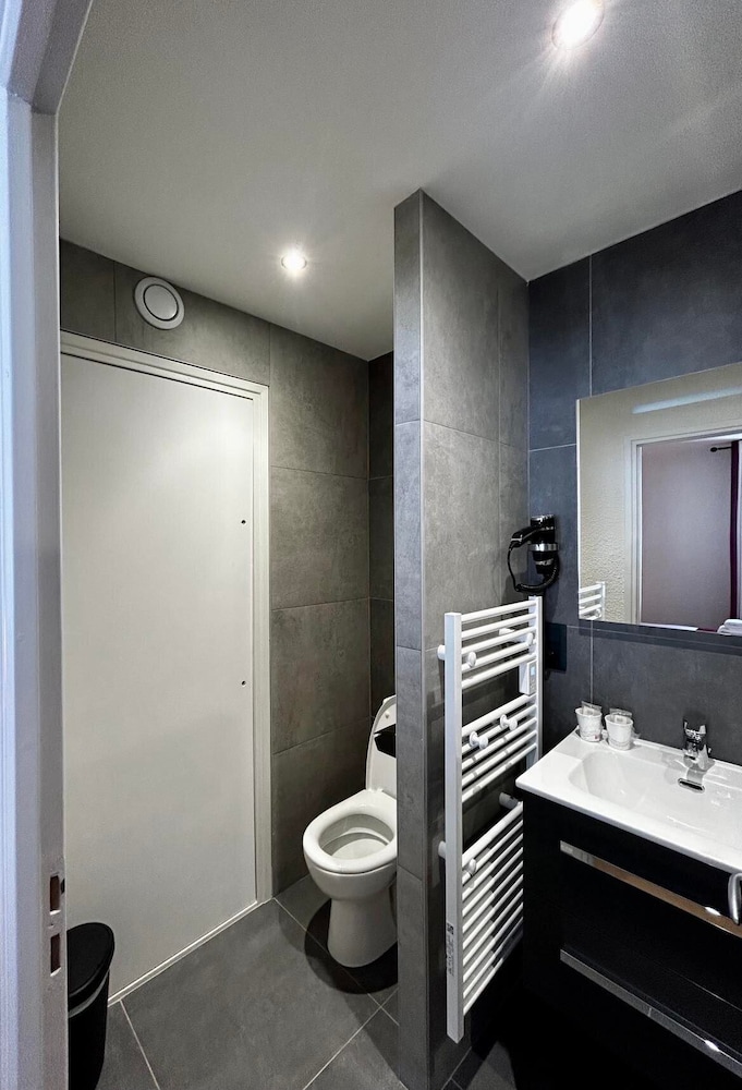 Classic Twin Room - Photo 4