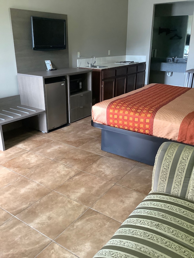Deluxe Room, 1 King Bed, Non Smoking, Kitchenette photo 1