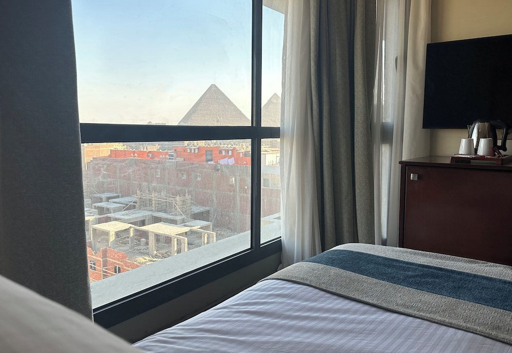 Deluxe Room Pyramids View - Photo 7