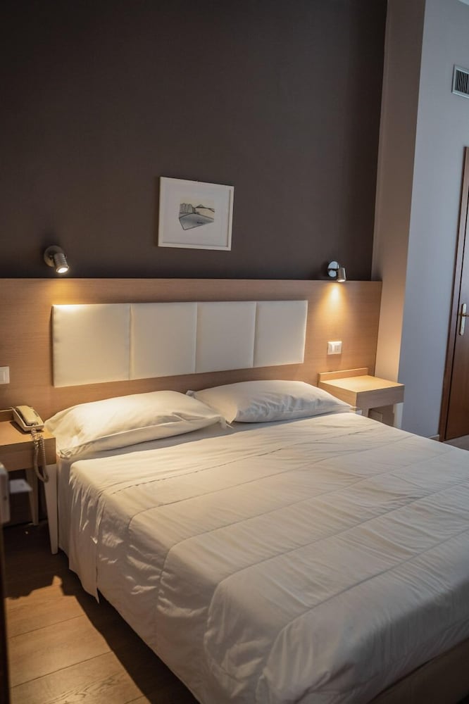 Standard Double Room - Photo 1