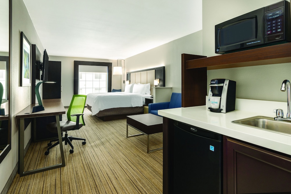 Suite, Multiple Beds (Additional Living Area) - Photo 1