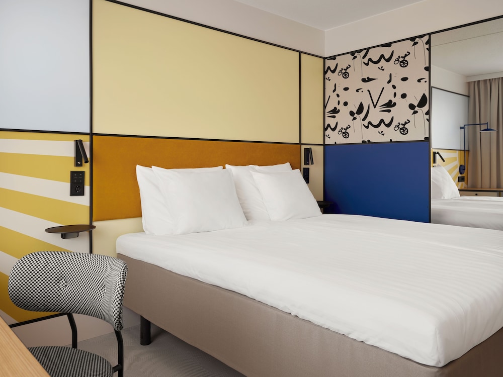 Standard Room, 1 King Bed, Tower - Photo 2