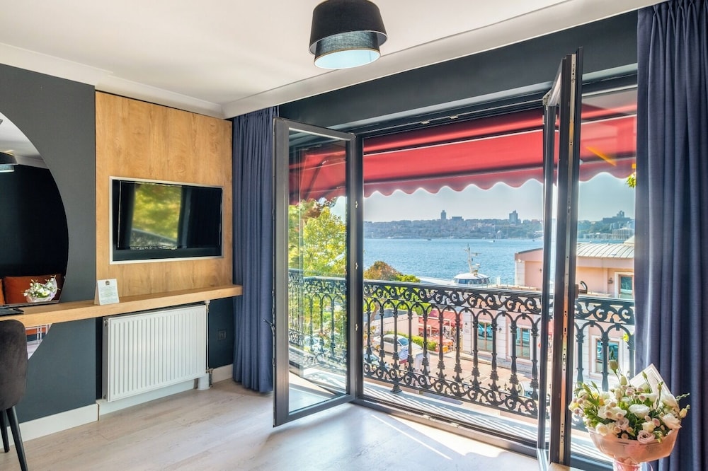 Double Room with Full Bosphorus View photo 1